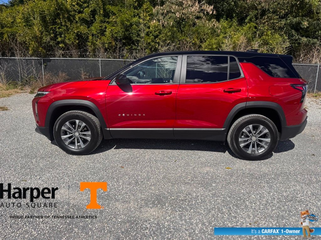 2025 Chevrolet Equinox LT photo 2