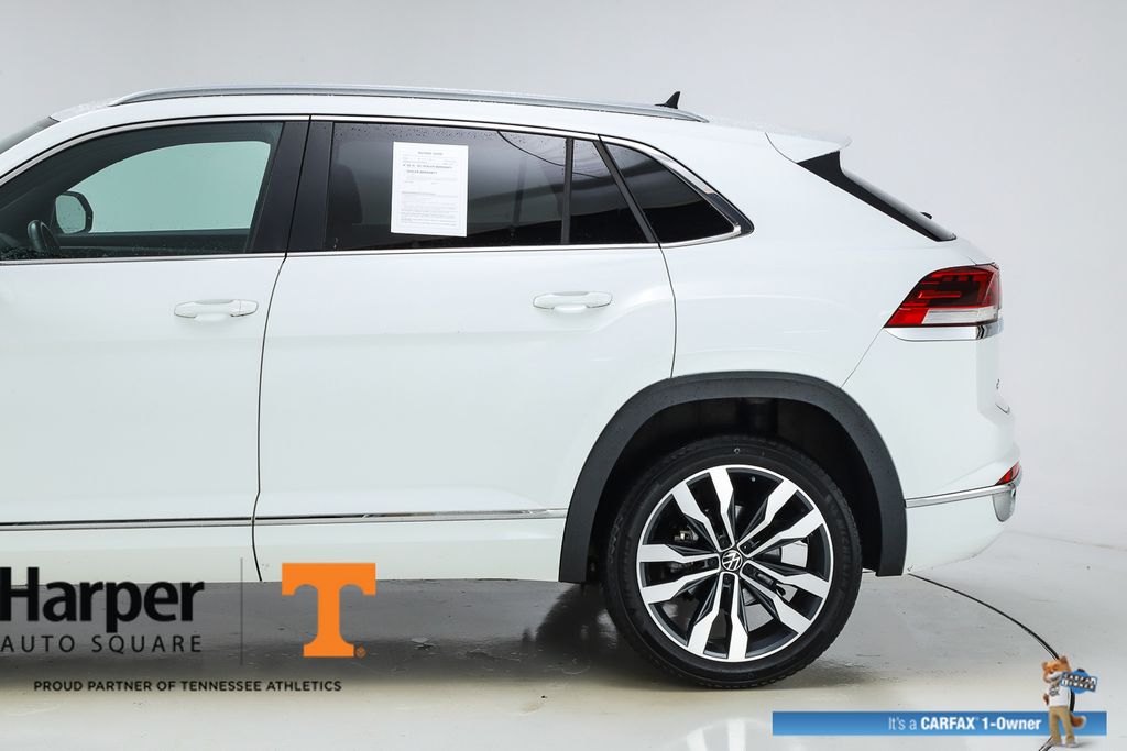 2020 Volkswagen Atlas Cross Sport V6 SEL R-Line photo 4