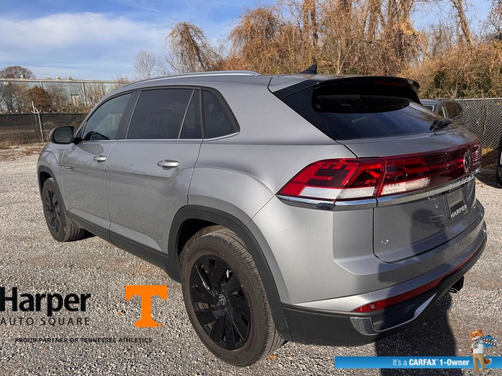 2025 Volkswagen Atlas Cross Sport SE Technology photo 3