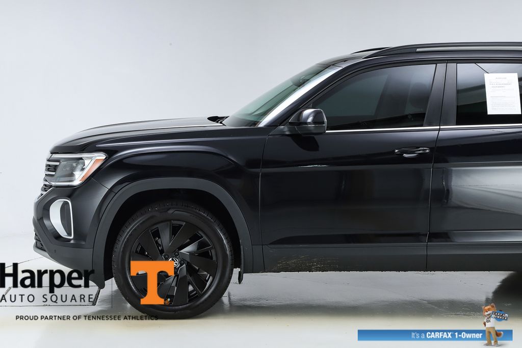 2025 Volkswagen Atlas SE Technology photo 3