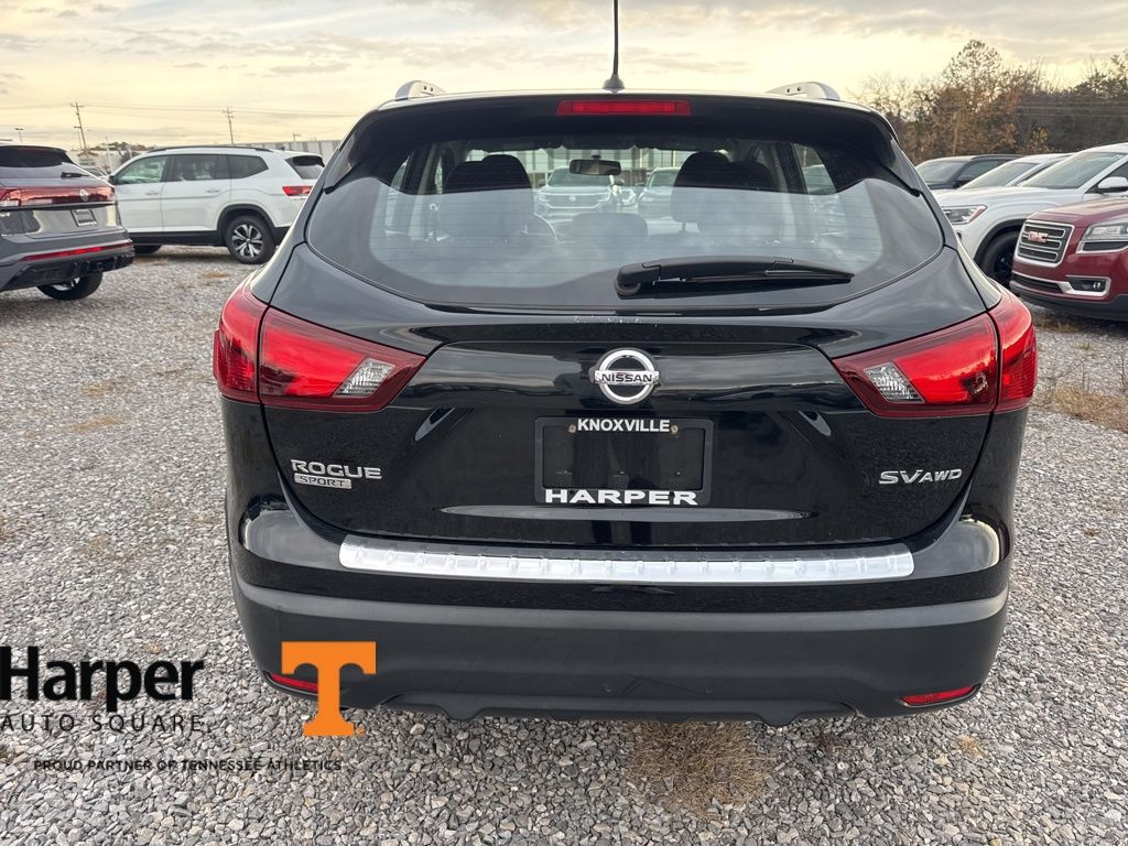 2017 Nissan Rogue Sport SV photo 4