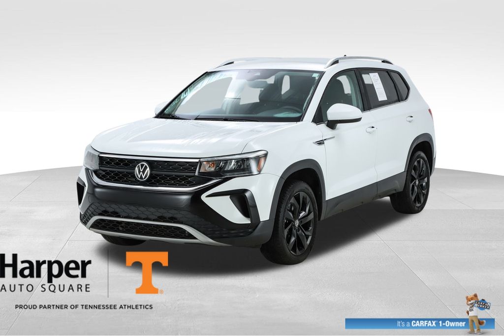 2023 Volkswagen Taos SE's photo