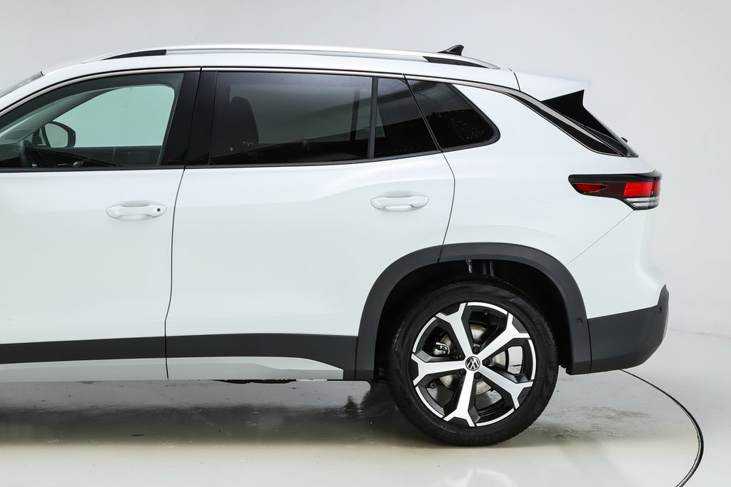 2026 Volkswagen Tiguan SE photo 3