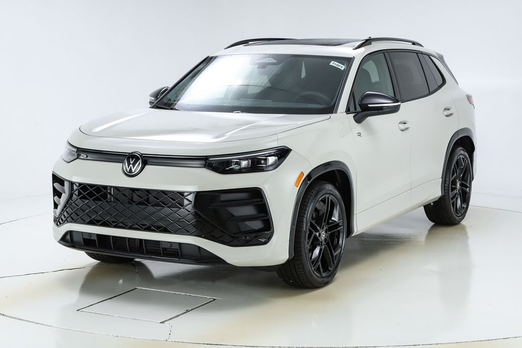 2026 Volkswagen Tiguan SE R-LINE BLACK's photo