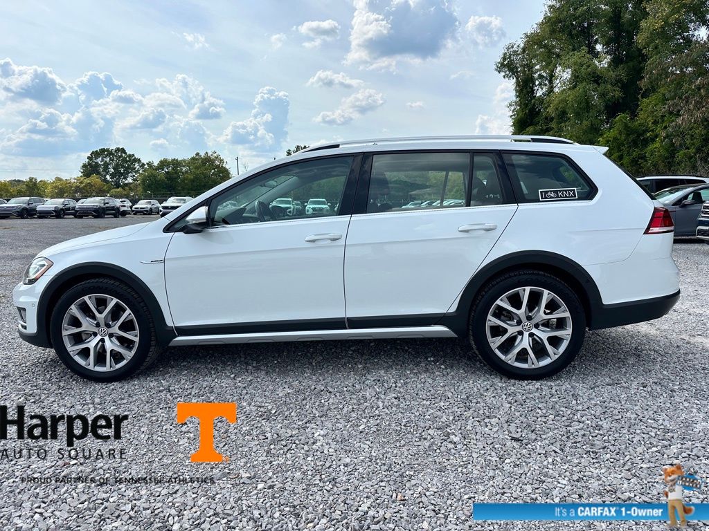 2019 Volkswagen Golf Alltrack TSI photo 2