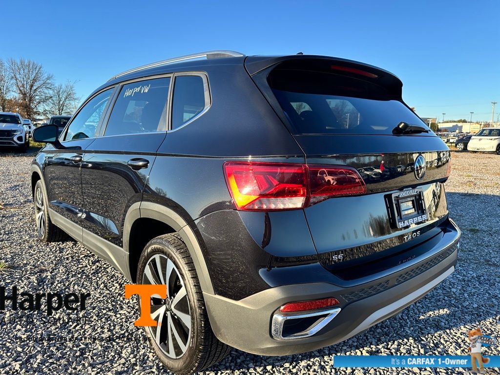 2024 Volkswagen Taos SE photo 2