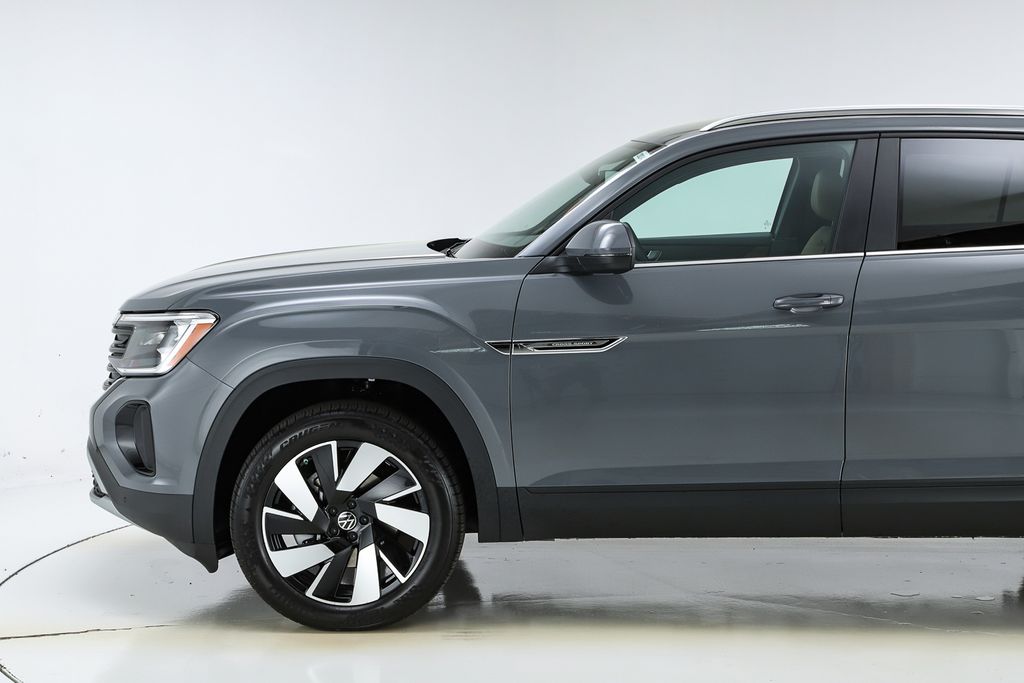 2025 Volkswagen Atlas Cross Sport SE Technology photo 3