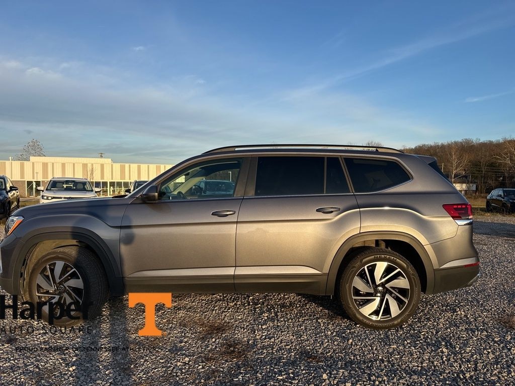 Used 2024 Volkswagen Atlas 2.0T SE w/Technology SUV