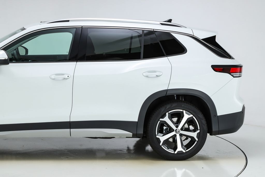 New 2025 Volkswagen Tiguan 2.0T SE SUV