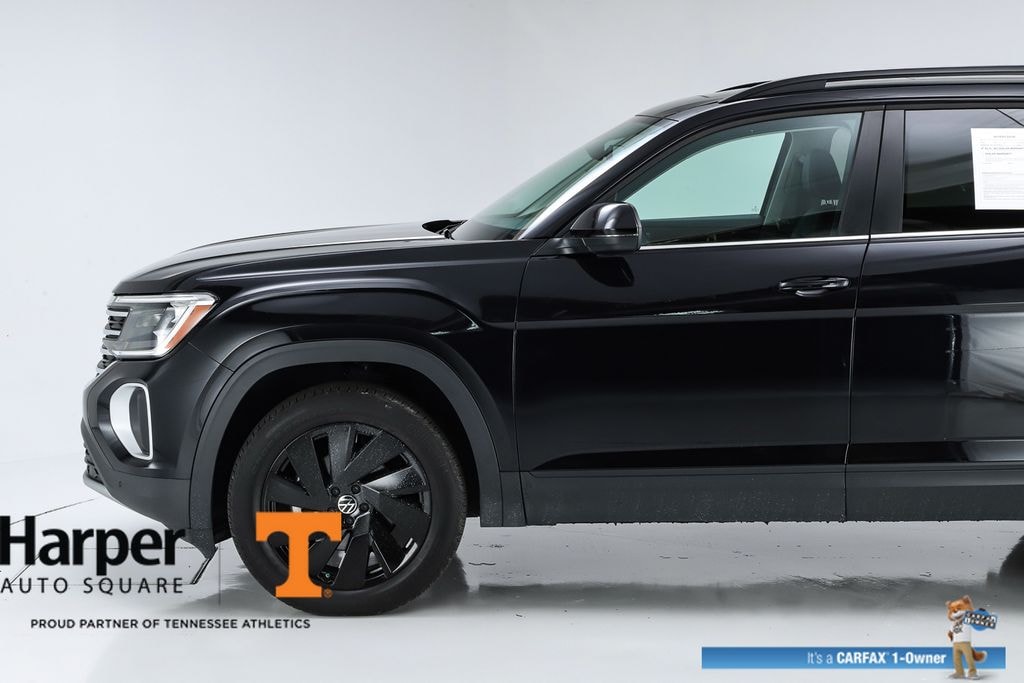 Used 2025 Volkswagen Atlas 2.0T SE w/Technology SUV