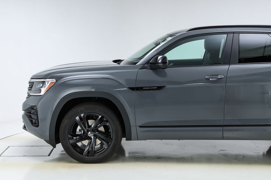 2026 Volkswagen Atlas Cross Sport SEL R-Line photo 3