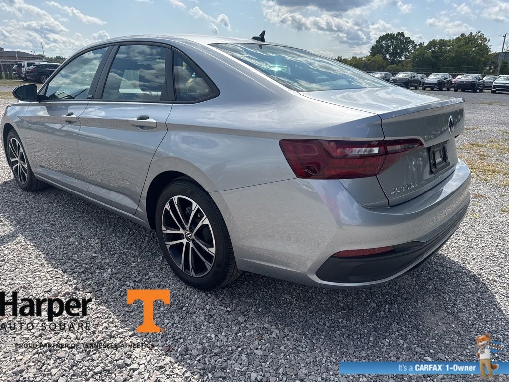 2024 Volkswagen Jetta 1.5T Sport photo 3