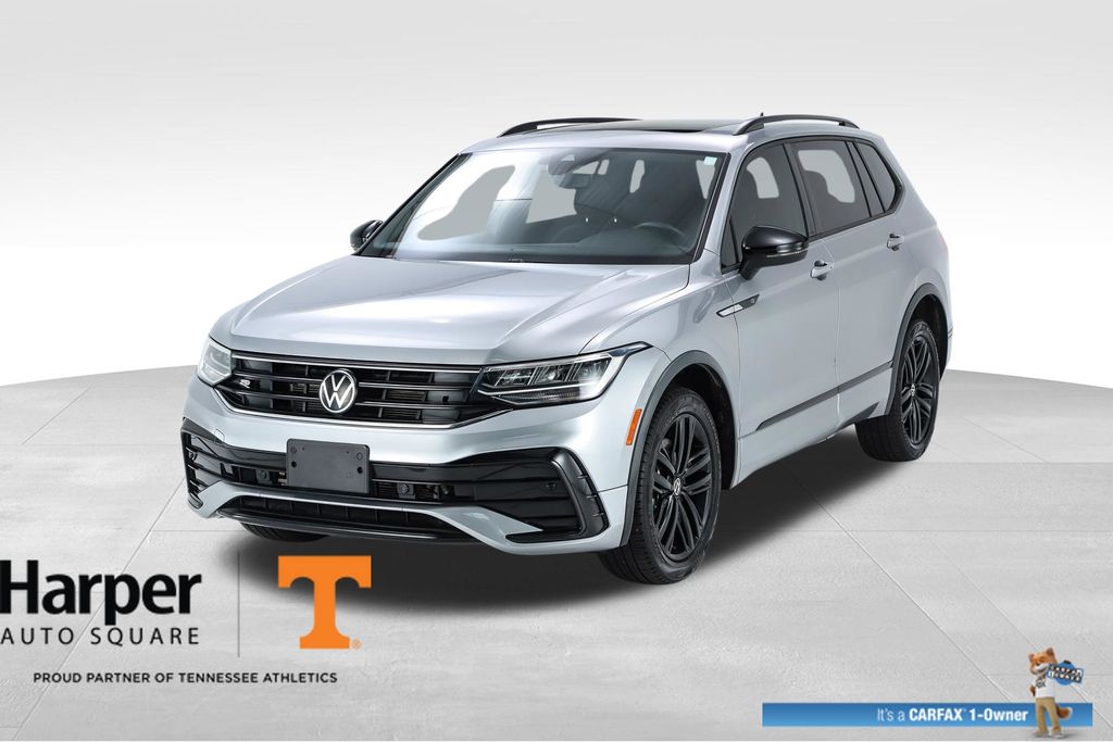 Pre-Owned 2022 Volkswagen Tiguan 2.0T SE R-Line Black