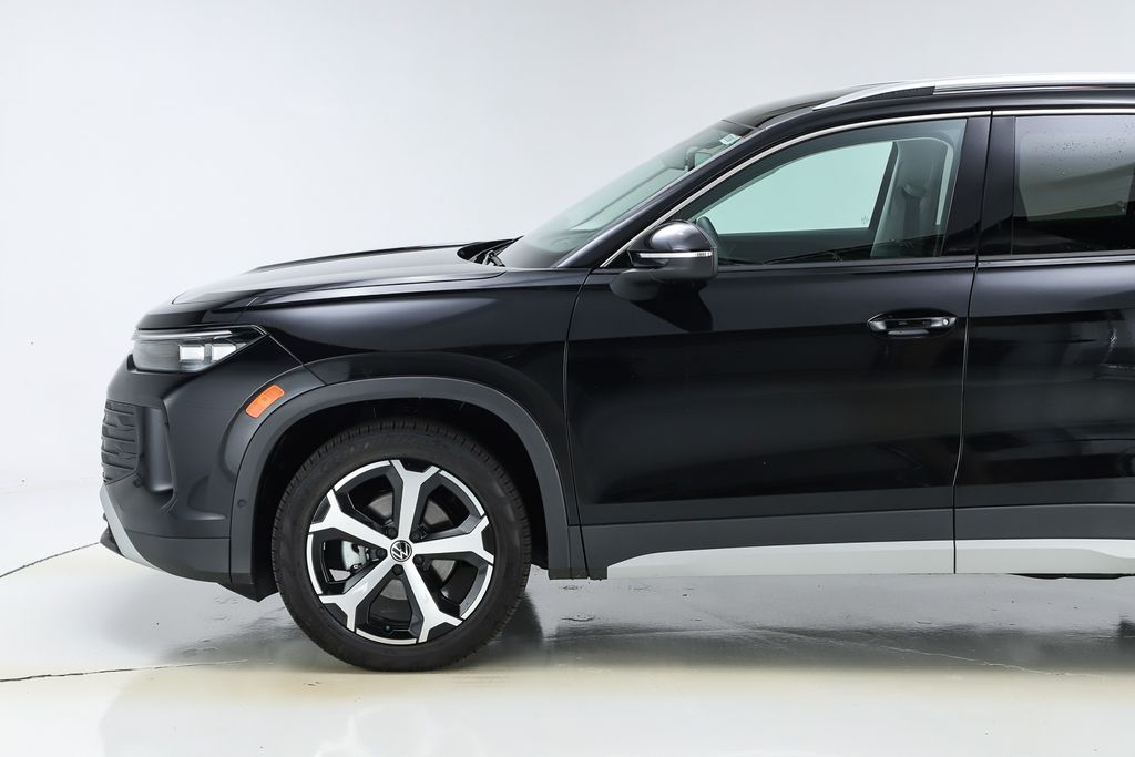 2025 Volkswagen Tiguan SE photo 2
