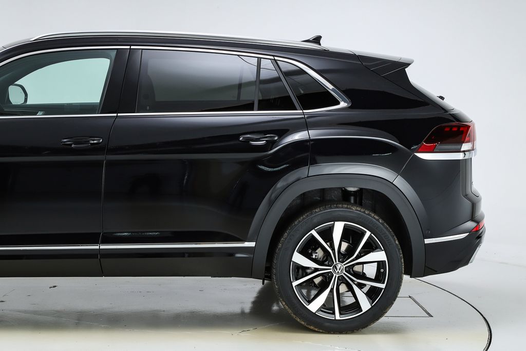 2025 Volkswagen Atlas Cross Sport SEL Premium R-Line photo 4