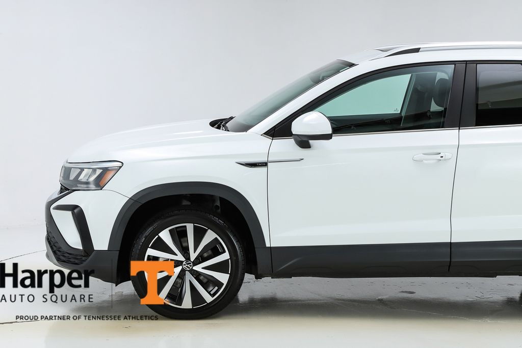 2022 Volkswagen Taos SE photo 2