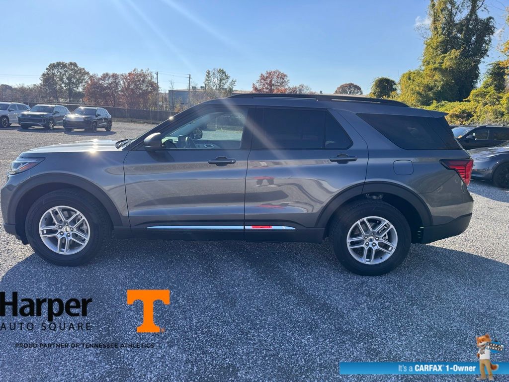 2025 Ford Explorer photo 2