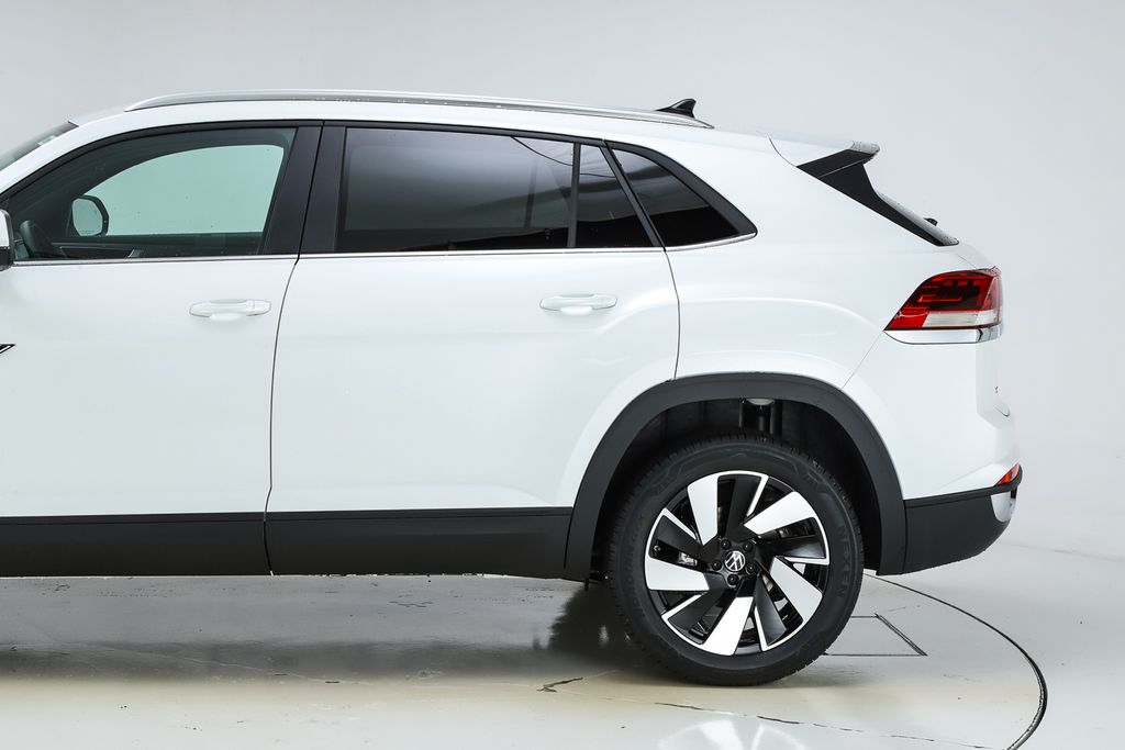 2026 Volkswagen Atlas Cross Sport SE Technology photo 3