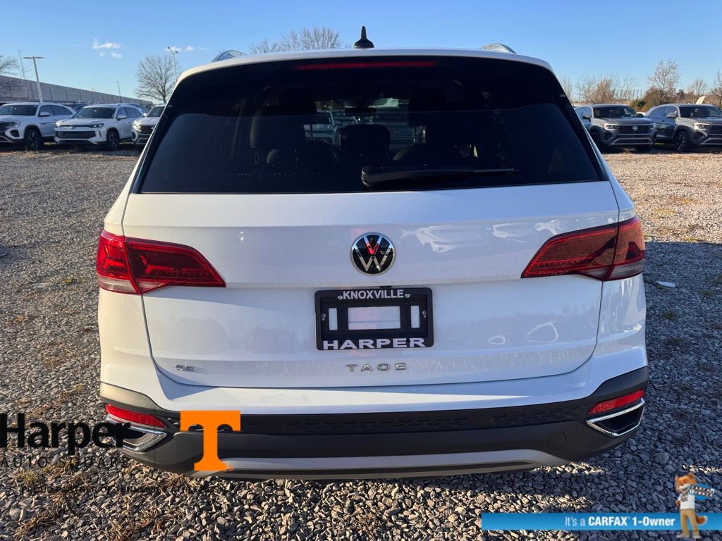 2024 Volkswagen Taos SE photo 4