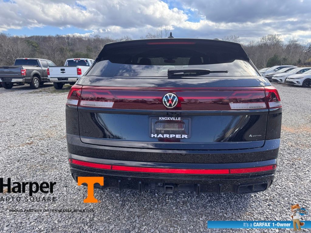 2025 Volkswagen Atlas Cross Sport SEL R-Line photo 2