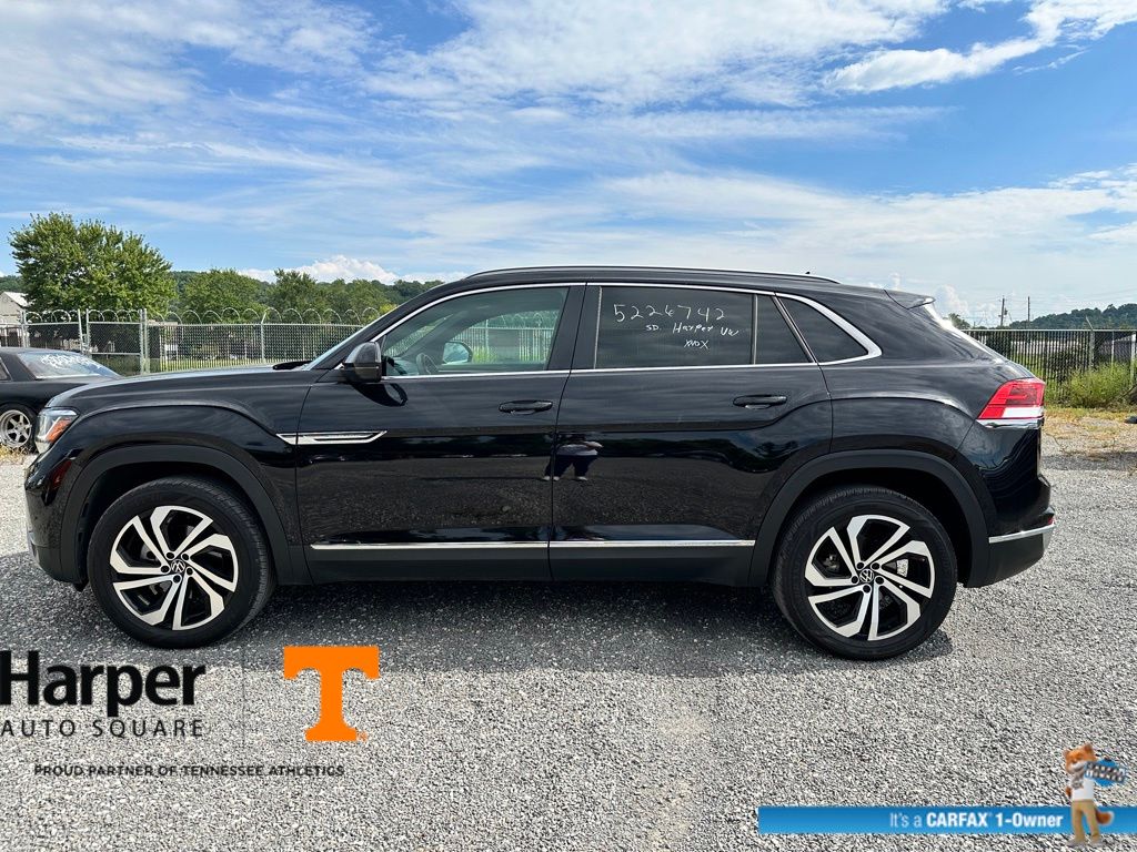 2022 Volkswagen Atlas Cross Sport V6 SEL photo 2