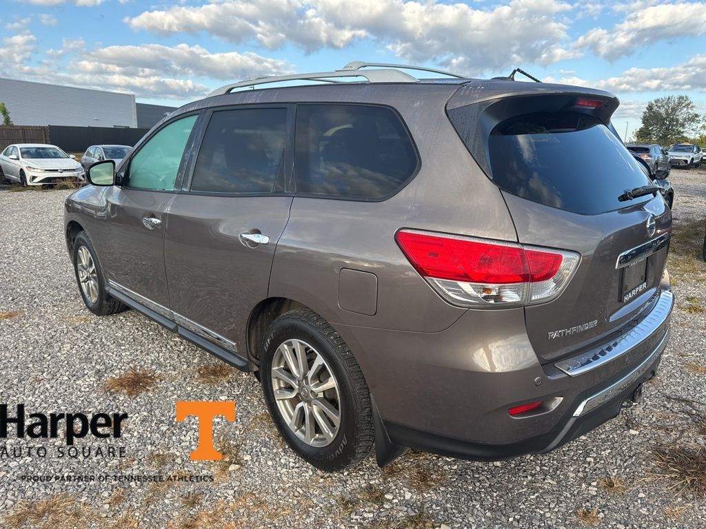 2014 Nissan Pathfinder SL photo 3