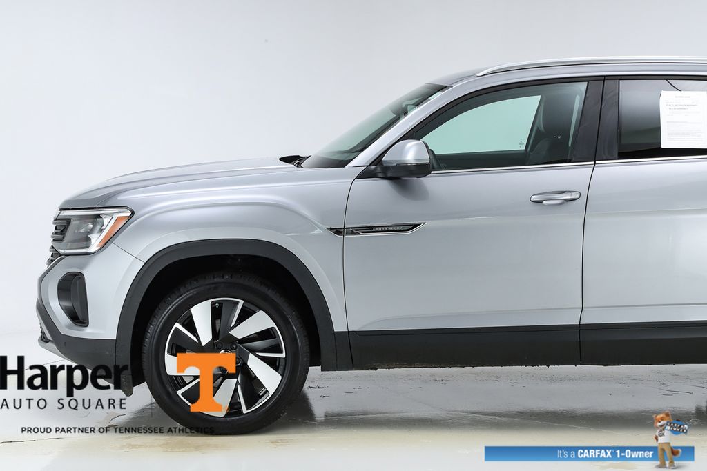 Used 2024 Volkswagen Atlas Cross Sport SE w/Tech with VIN 1V2WE2CA7RC230141 for sale in Knoxville, TN