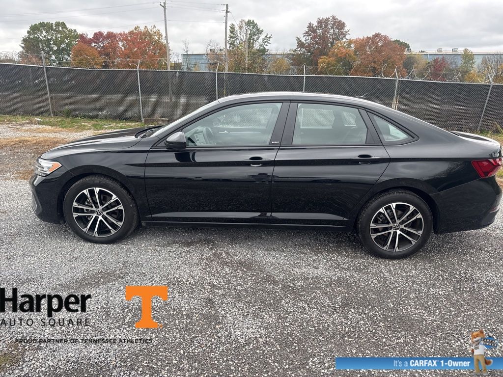 2024 Volkswagen Jetta 1.5T Sport photo 2