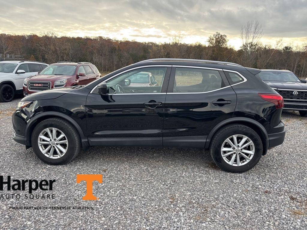 2017 Nissan Rogue Sport SV photo 2