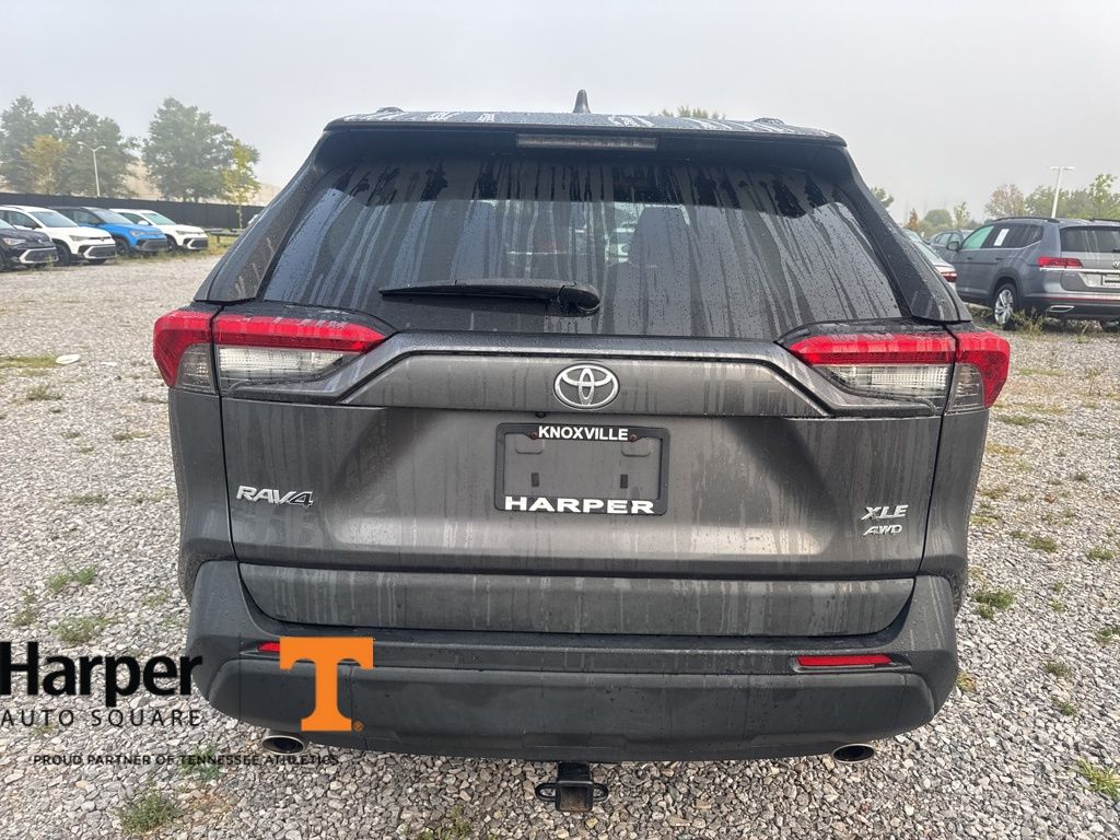 2019 Toyota RAV4 XLE photo 4