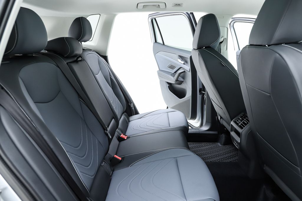 2026 Volkswagen Tiguan SE - Photo 38