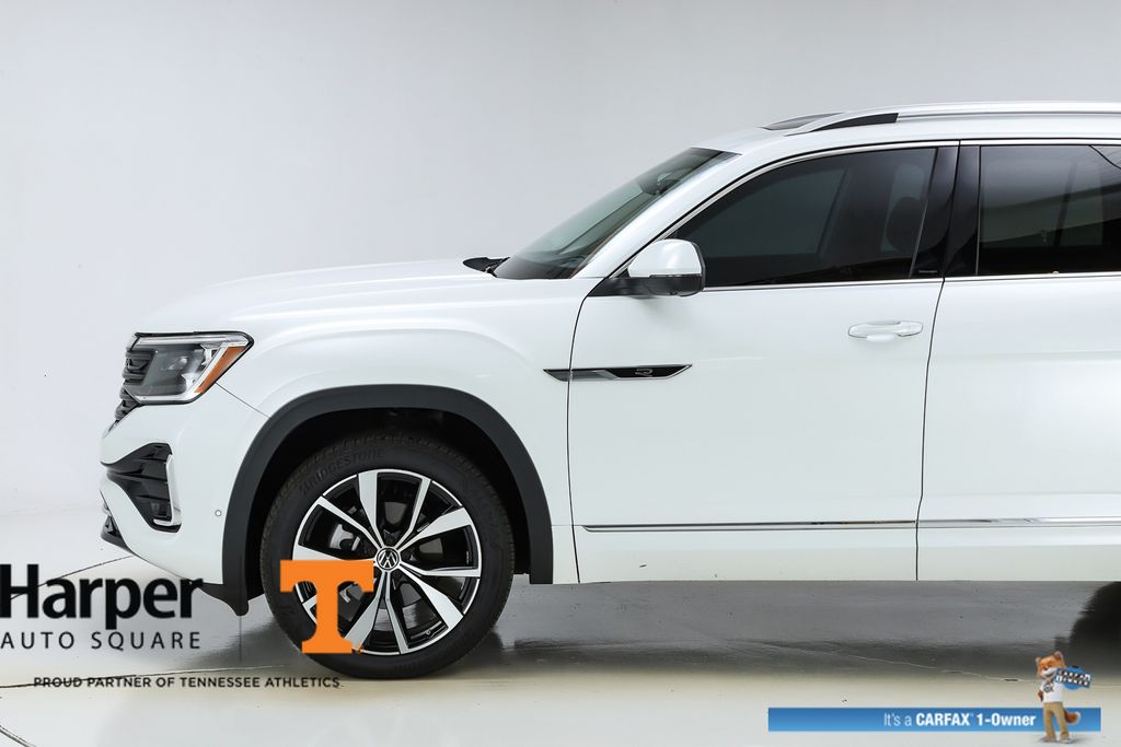2025 Volkswagen Atlas SEL Premium R-Line photo 2