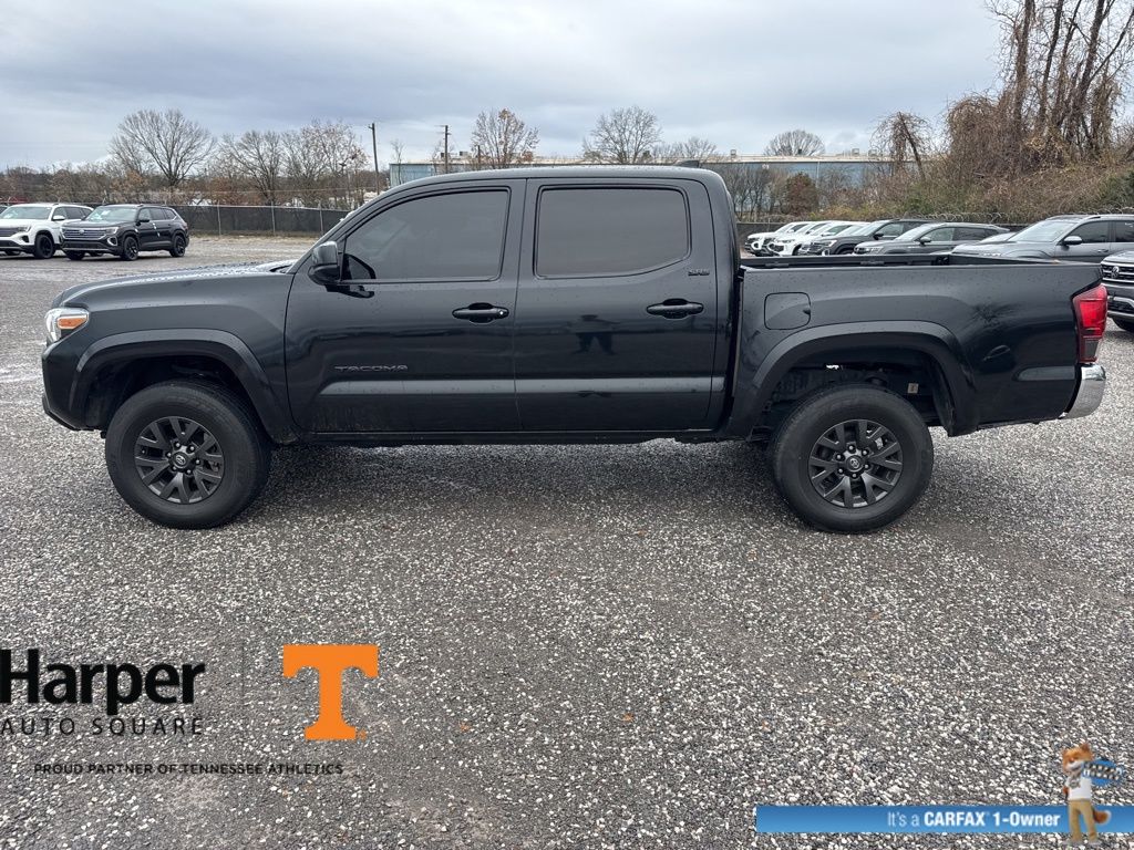2022 Toyota Tacoma SR5 V6 photo 2