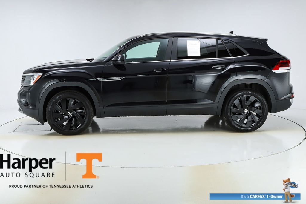 2024 Volkswagen Atlas Cross Sport SE Technology photo 2
