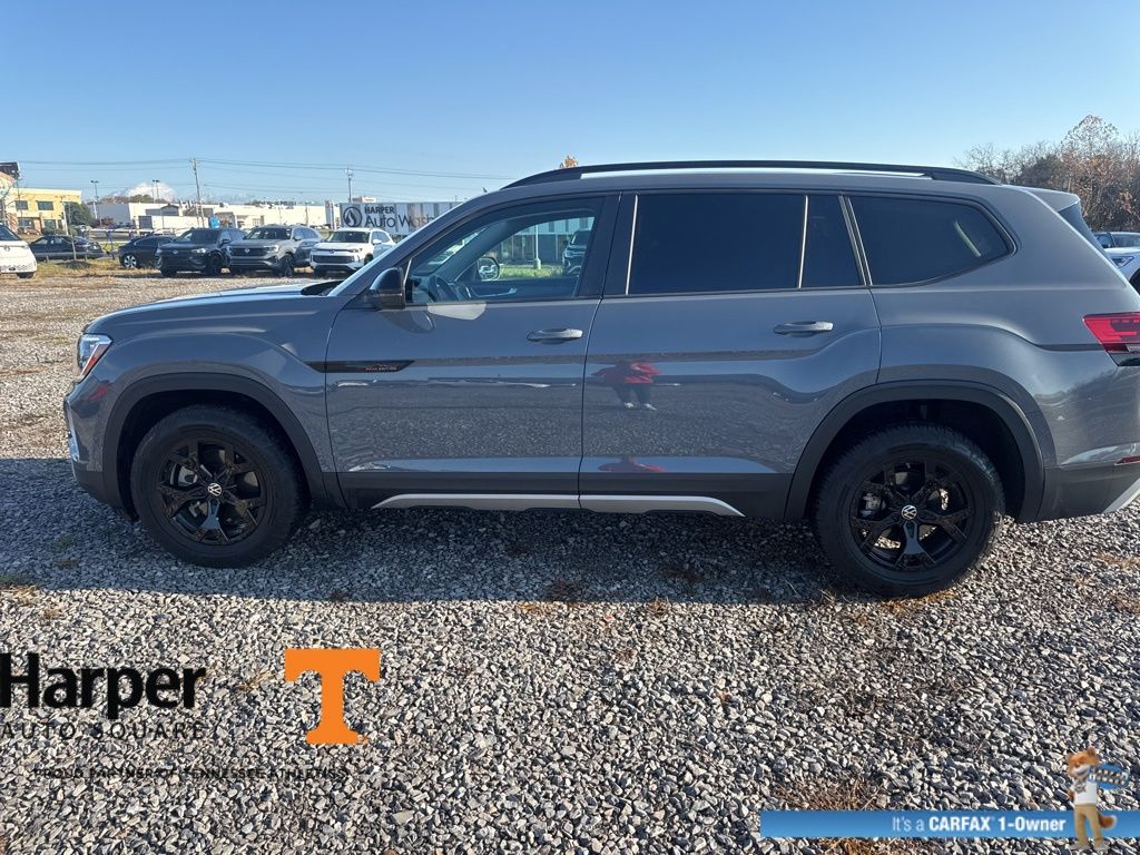 2024 Volkswagen Atlas Peak Edition SE Technology photo 2