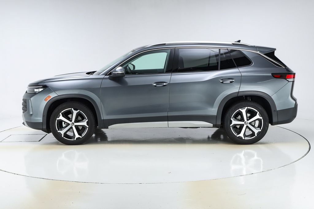 2025 Volkswagen Tiguan SE photo 2