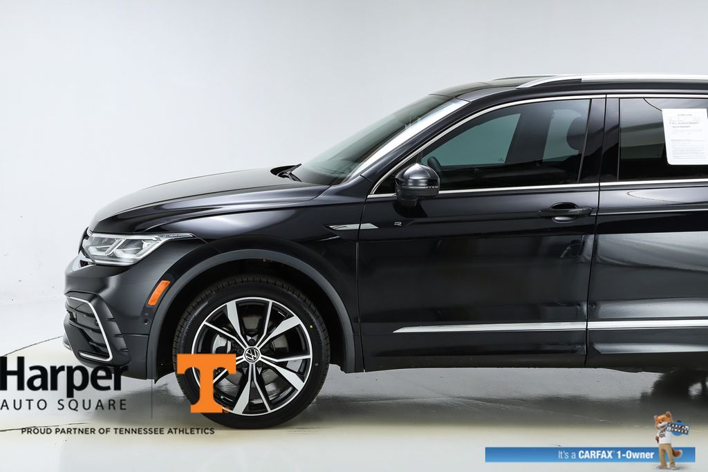 2023 Volkswagen Tiguan SEL R-Line photo 3