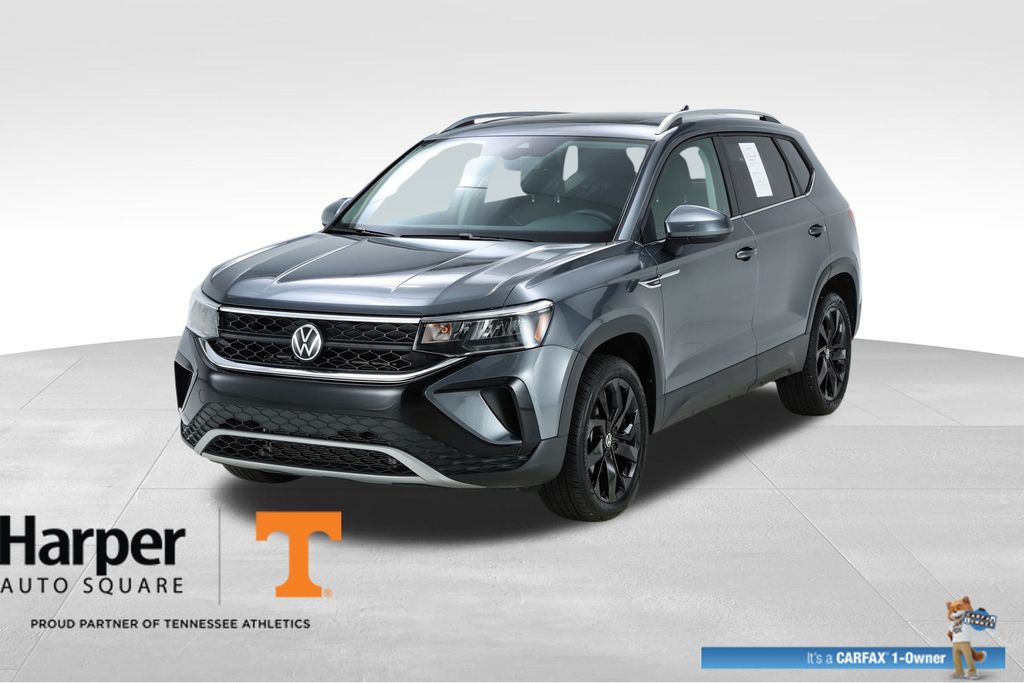 2024 Volkswagen Taos SE's photo