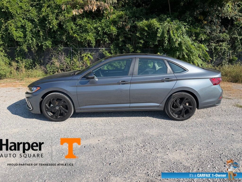 Used 2025 Volkswagen Jetta 1.5T SE Sedan