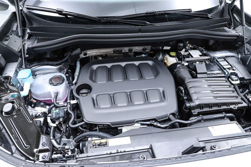 2026 Volkswagen Tiguan SE - Photo 28