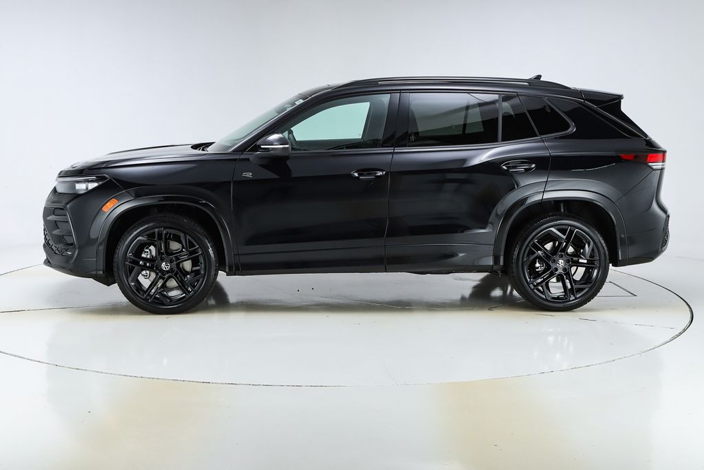 2026 Volkswagen Tiguan SE R-Line Black photo 2