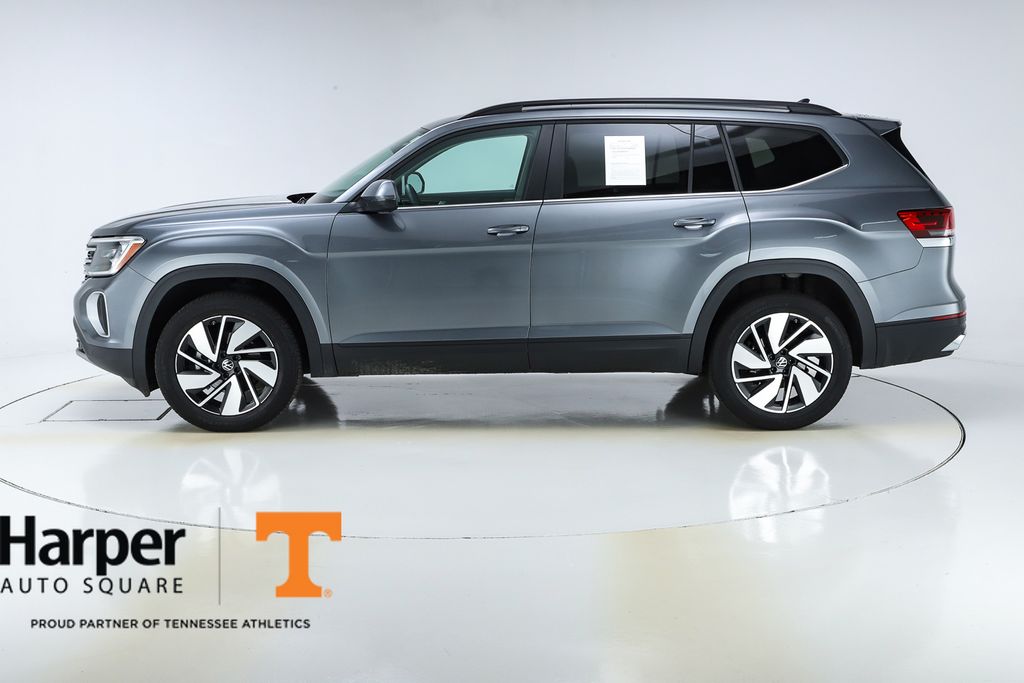 Used 2024 Volkswagen Atlas SE w/Tech with VIN 1V2WR2CAXRC582408 for sale in Knoxville, TN