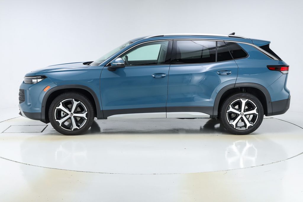 2025 Volkswagen Tiguan SE photo 2