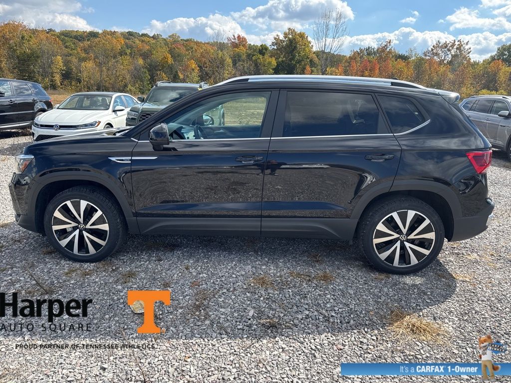 2023 Volkswagen Taos SE photo 2