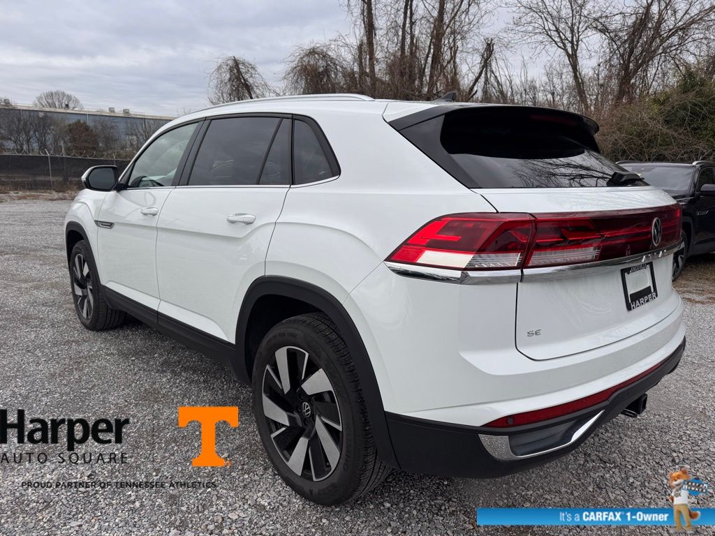 2025 Volkswagen Atlas Cross Sport SE Technology photo 3