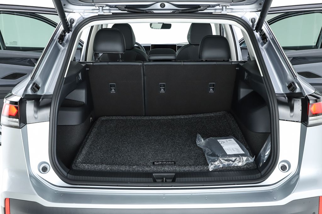 2026 Volkswagen Tiguan SE - Photo 29