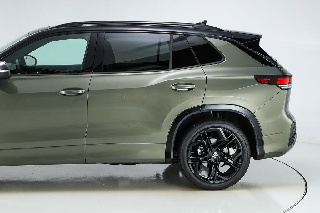 New 2026 Volkswagen Tiguan SE R-Line Black SUV
