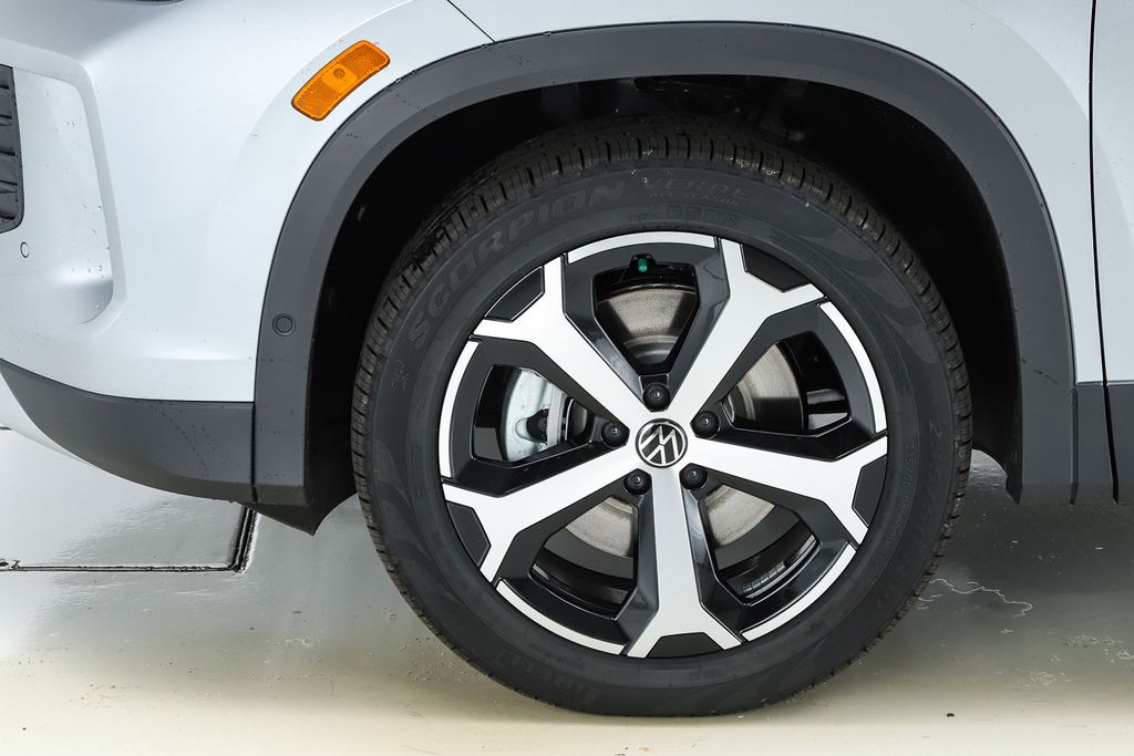 2026 Volkswagen Tiguan SE - Photo 5