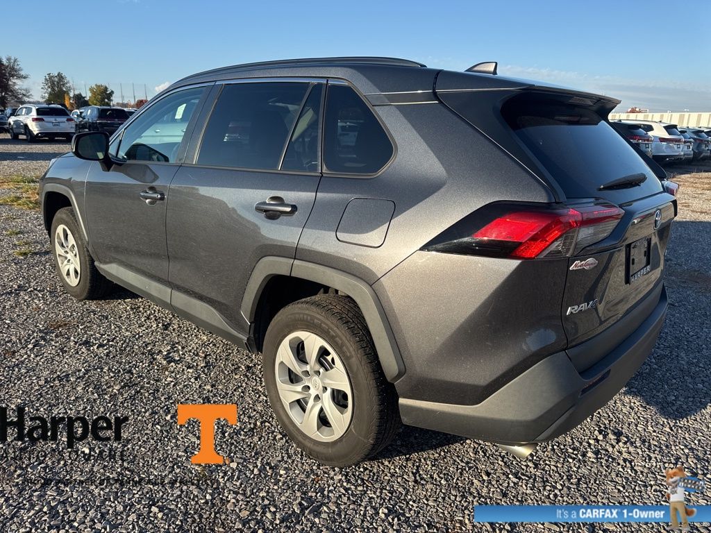 2020 Toyota RAV4 LE photo 3