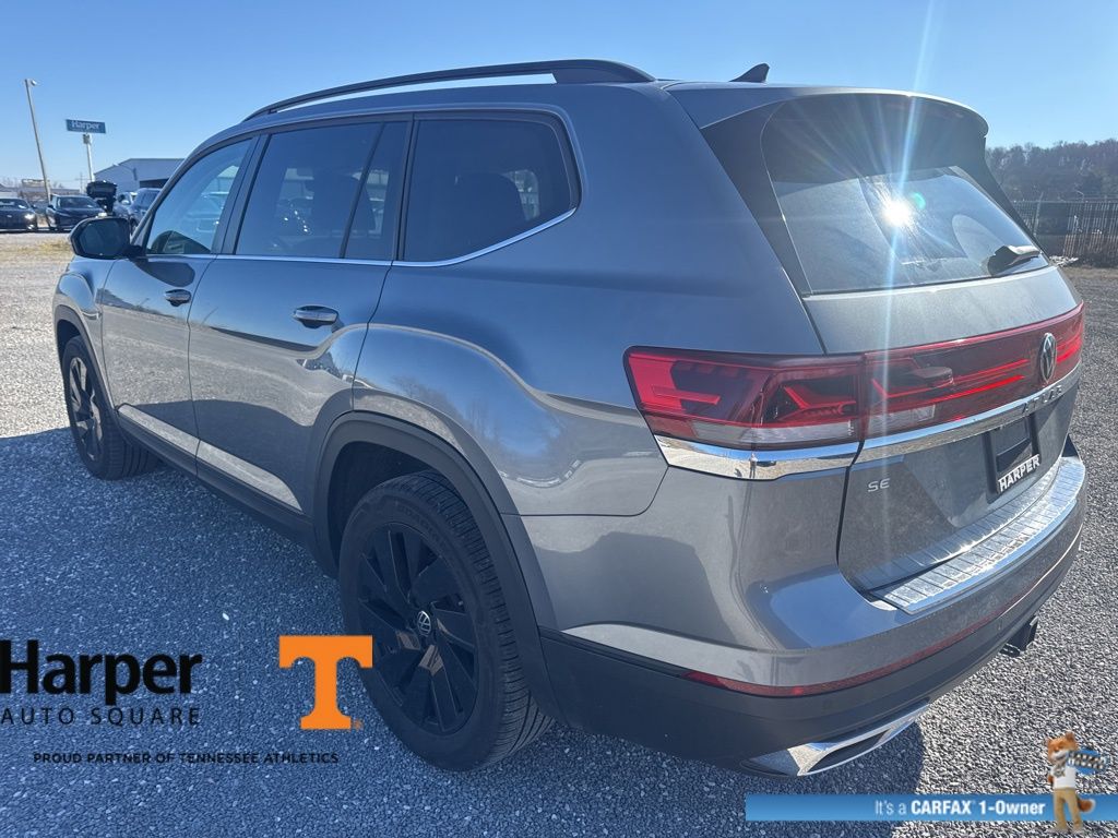 2024 Volkswagen Atlas SE Technology photo 3